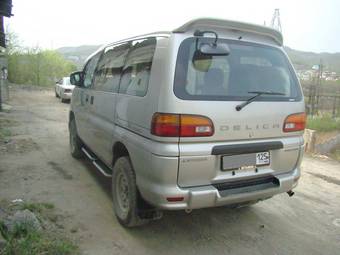 1998 Mitsubishi Delica Photos
