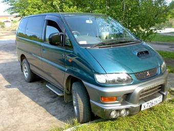 1998 Mitsubishi Delica Photos