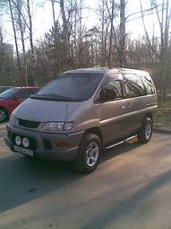 1998 Mitsubishi Delica Photos
