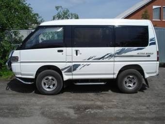 1998 Mitsubishi Delica Pictures