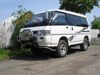 1998 Mitsubishi Delica Photos