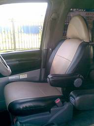 1998 Mitsubishi Delica Photos