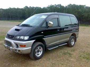 1998 Mitsubishi Delica Photos