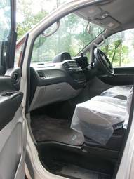 1998 Mitsubishi Delica Pictures