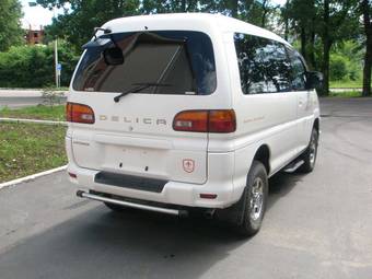 1998 Mitsubishi Delica Photos