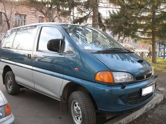 1998 Mitsubishi Delica Photos