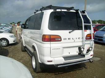 1998 Mitsubishi Delica Photos
