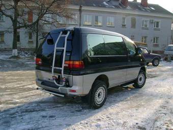 1998 Mitsubishi Delica Photos