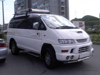 1998 Mitsubishi Delica Photos