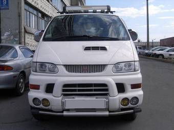 1998 Mitsubishi Delica Photos