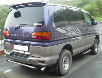 1998 Mitsubishi Delica Photos