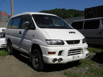 1998 Mitsubishi Delica Photos