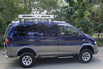 1998 Mitsubishi Delica Pictures