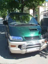 1998 Mitsubishi Delica Photos