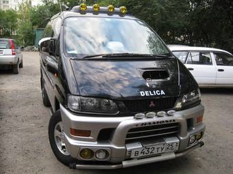 1998 Mitsubishi Delica Pictures