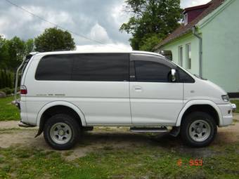 1998 Mitsubishi Delica Photos