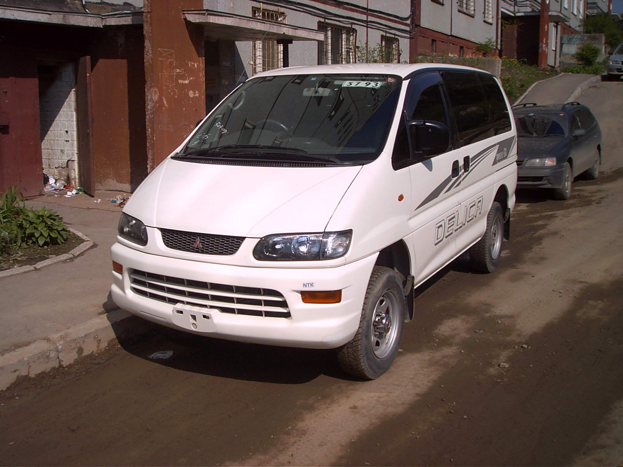 1999 Mitsubishi Delica