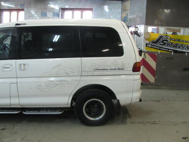 1999 Mitsubishi Delica