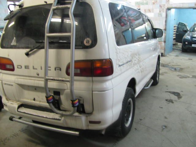 1999 Mitsubishi Delica