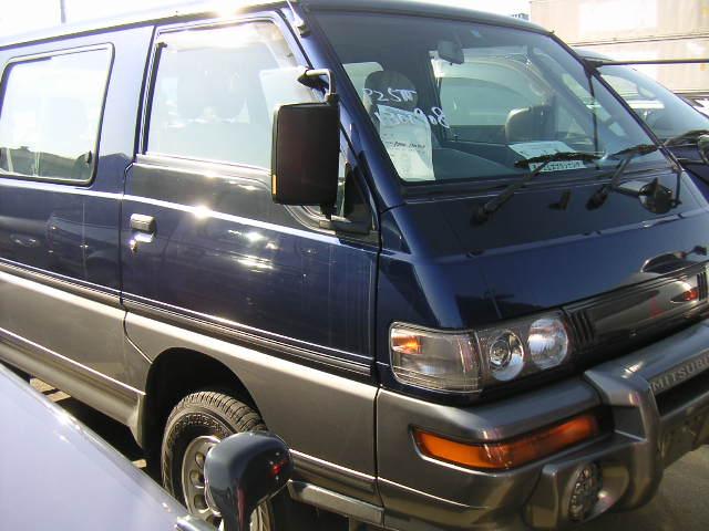 1999 Mitsubishi Delica Photos