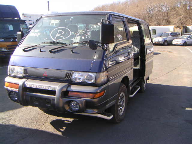 1999 Mitsubishi Delica Pictures