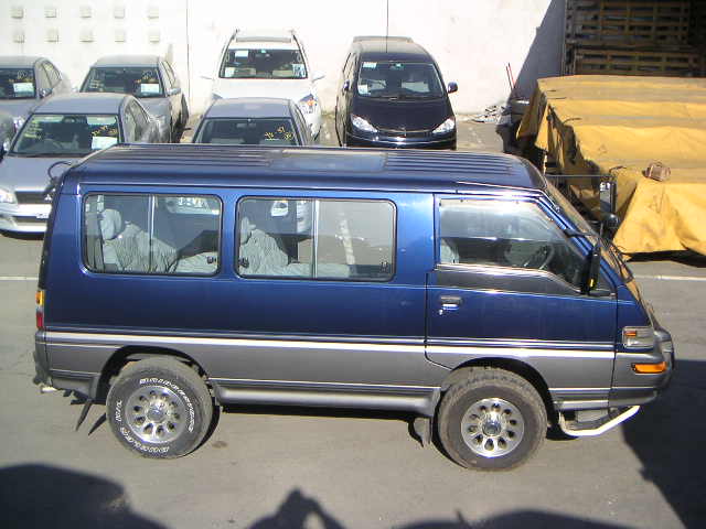 1999 Mitsubishi Delica Pictures