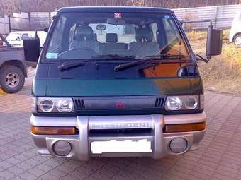 1999 Mitsubishi Delica Photos