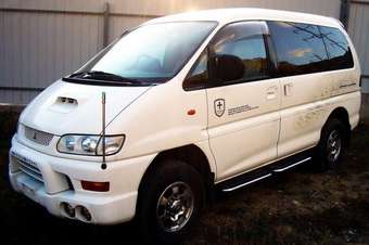 1999 Mitsubishi Delica Photos