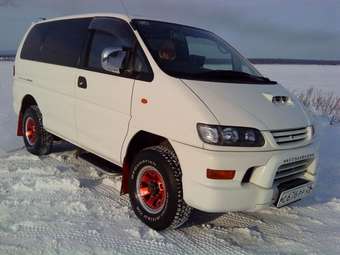 1999 Mitsubishi Delica Pictures