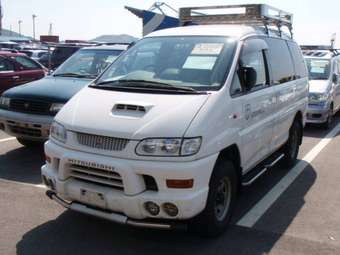 1999 Mitsubishi Delica Pictures