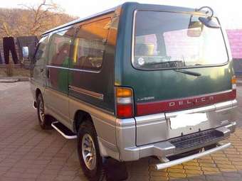 1999 Mitsubishi Delica Pictures