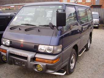1999 Mitsubishi Delica Photos