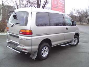 1999 Mitsubishi Delica Pictures