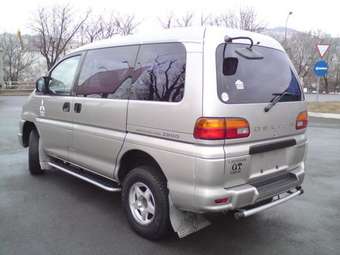 1999 Mitsubishi Delica Pictures