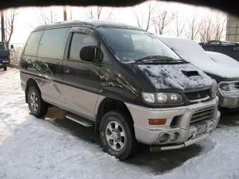 1999 Mitsubishi Delica Pictures