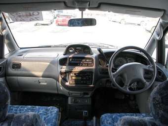 1999 Mitsubishi Delica Photos