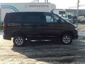 1999 Mitsubishi Delica Pictures
