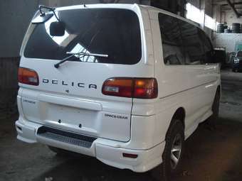 1999 Mitsubishi Delica Photos