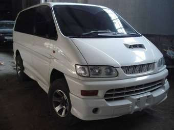 1999 Mitsubishi Delica Photos