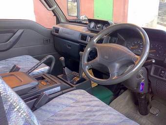 1999 Mitsubishi Delica Photos