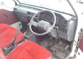 1999 Mitsubishi Delica Photos