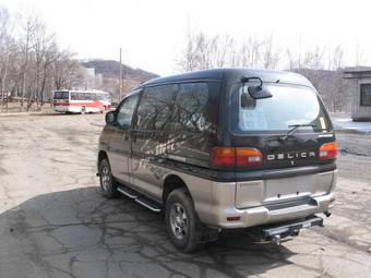 1999 Mitsubishi Delica Pictures