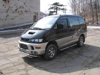 1999 Mitsubishi Delica Pictures