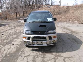 1999 Mitsubishi Delica Photos
