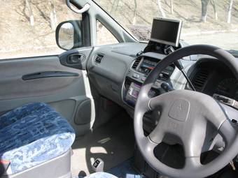 1999 Mitsubishi Delica Photos