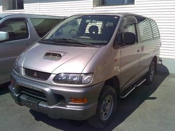 1999 Mitsubishi Delica Photos