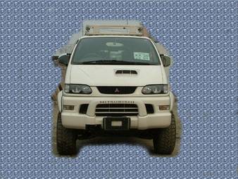 1999 Mitsubishi Delica Photos