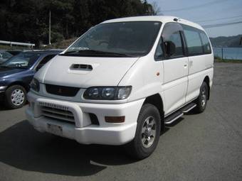 1999 Mitsubishi Delica Pictures