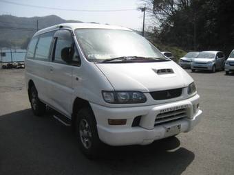 1999 Mitsubishi Delica Photos