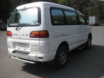 1999 Mitsubishi Delica Photos
